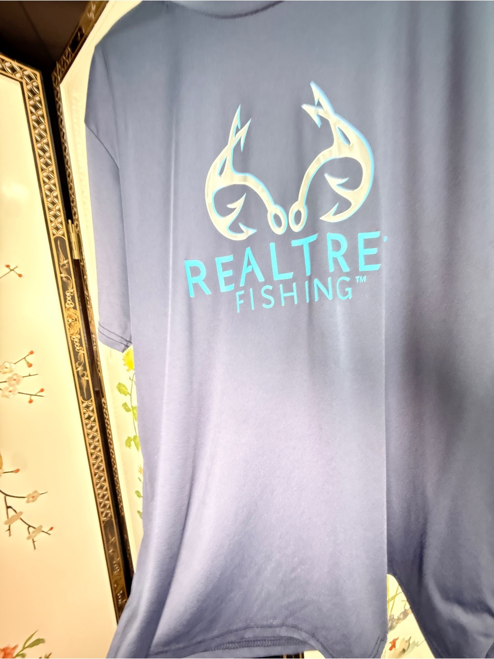Realtree Short-Sleeve Graphic Tee in Light Blue (it’s an even, beautiful 🤩 blue)